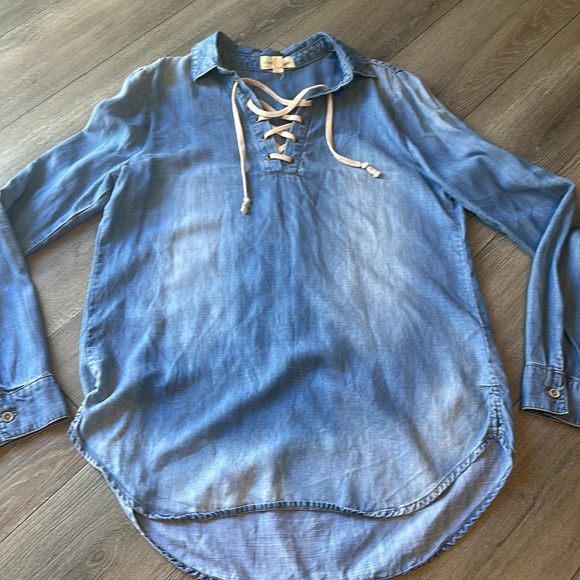 Anthropologie Cloth & Stone Chambray Top. - Picture 6 of 11